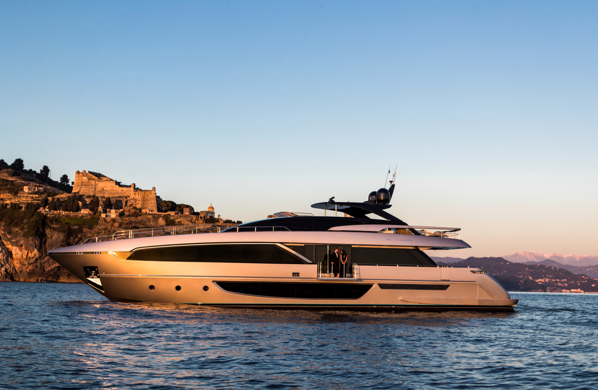 Riva 100′ Corsaro