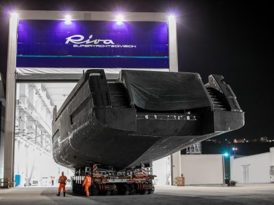 I primi, spettacolari, passi <p>del nuovo Riva 50