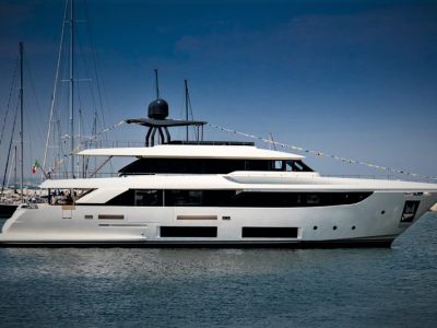 Le prime miglia di Navetta 33 di Custom Line. Aspettando la grande festa…