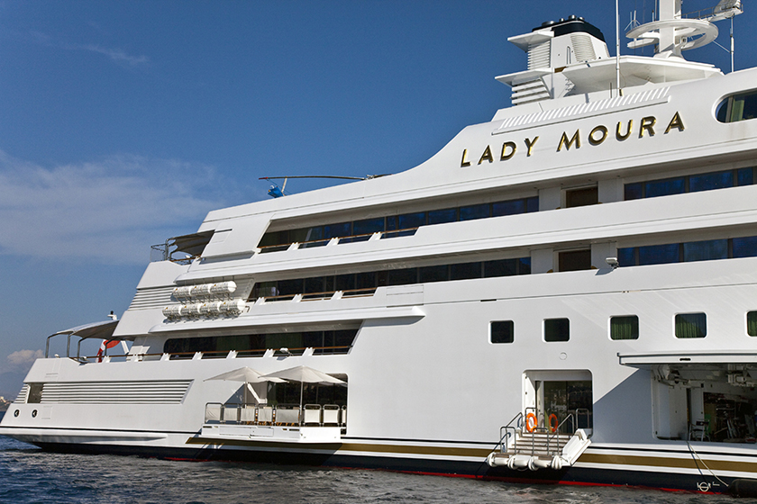 superyacht lady moura location