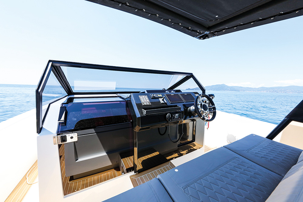D34 Open De Antonio Yachts