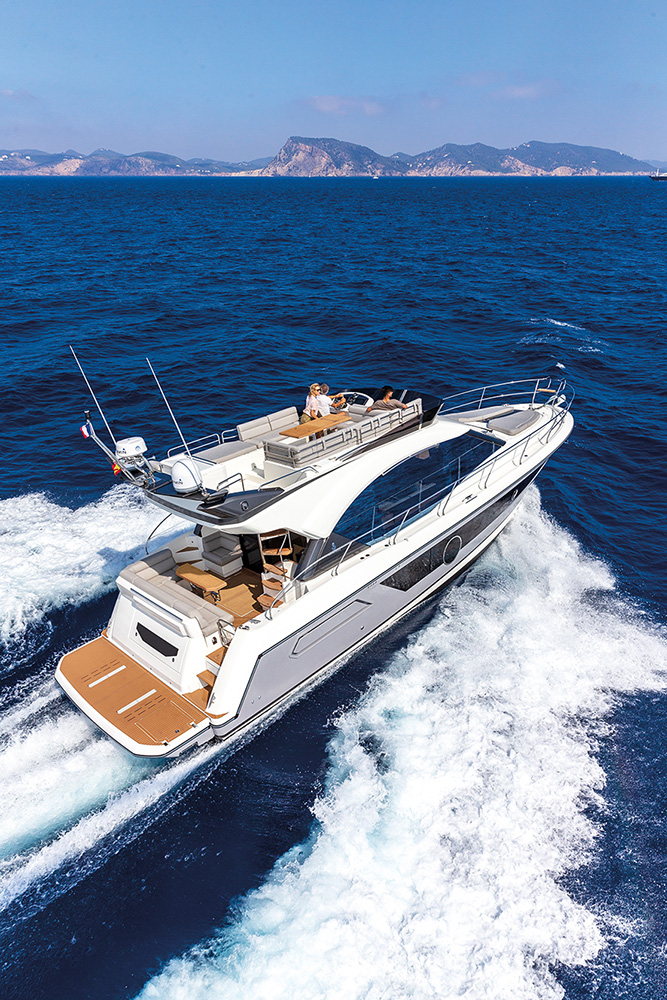 Bénéteau MC 52
