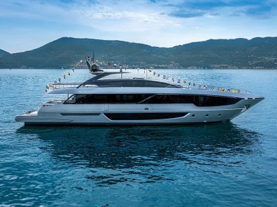 Riva 102’ Corsaro Super scende in mare a La Spezia