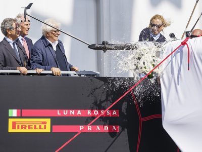 Il prototipo futuristico di Luna Rossa Prada Pirelli è sceso in acqua