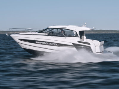 Volvo Penta and Bénéteau Group, a hybrid engine within reach