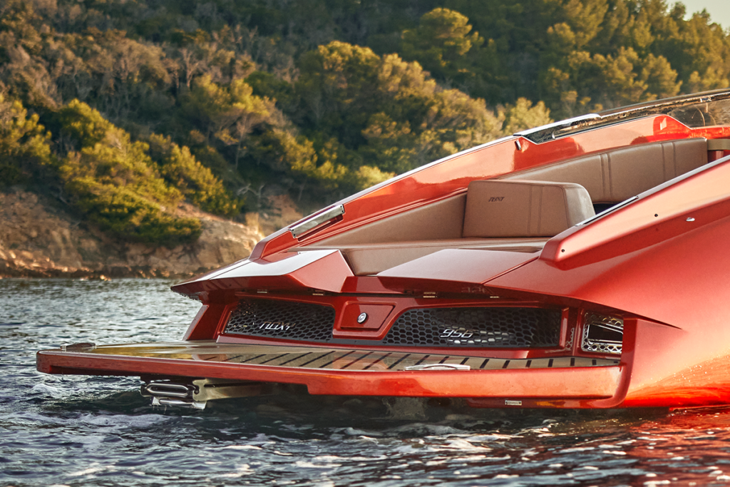 Flynt 956, beyond boudaries Barche Magazine ISP