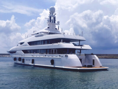 Ultimato da Lusben il refit del mega yacht Oasis di Lürssen
