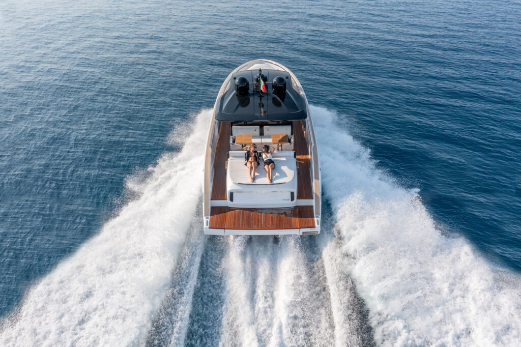 invictus yacht
