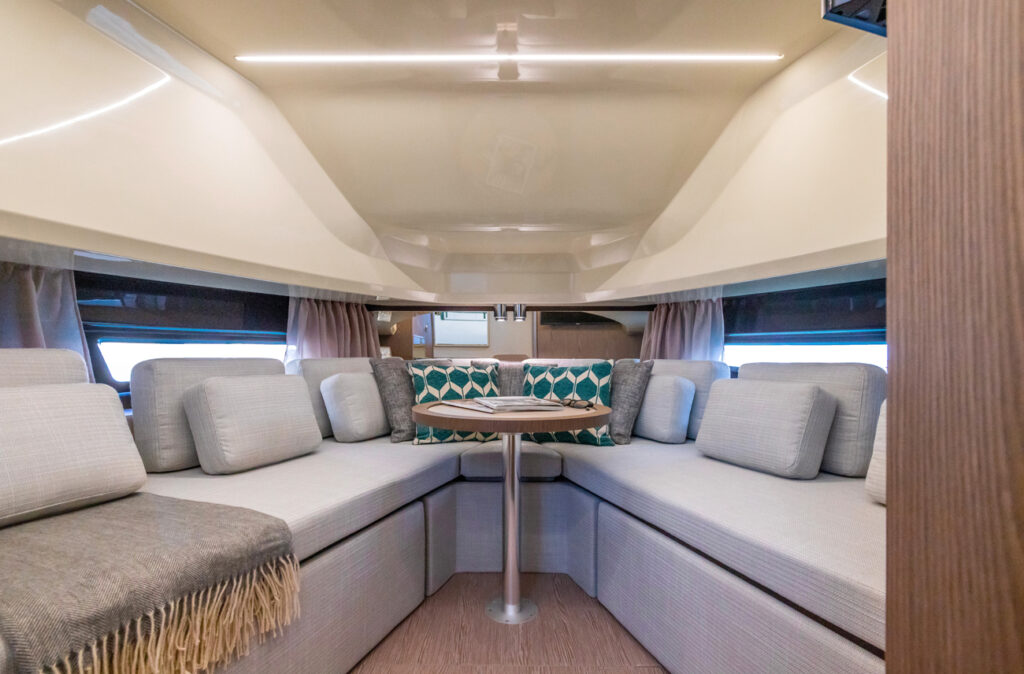 invictus yacht