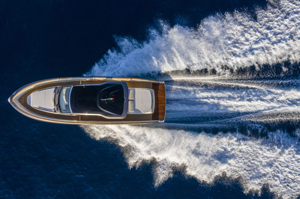 invictus yacht