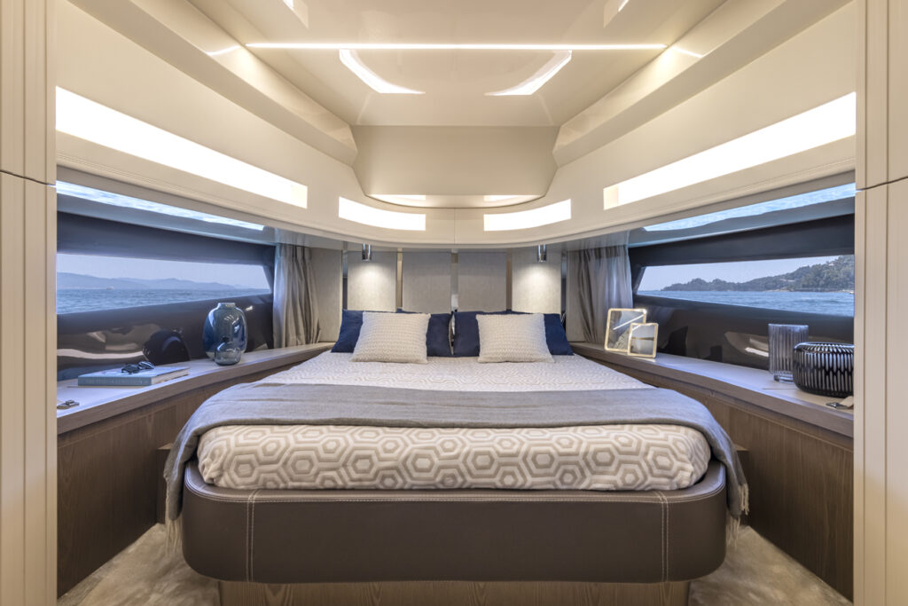 invictus yacht