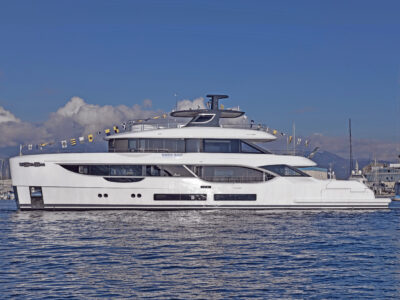 Benetti, sceso in acqua a Viareggio White Rose, Oasis 34M