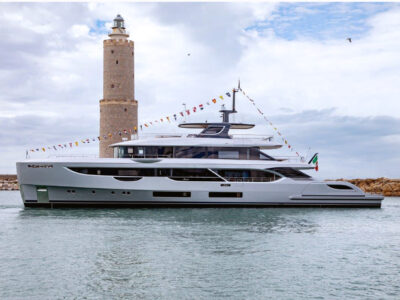 Oasis 40M, Benetti ha varato il M/Y Cosmico