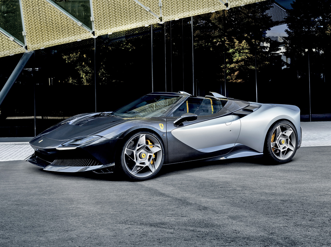 Ferrari SP-8 - A pure roadster - Barche Magazine ISP