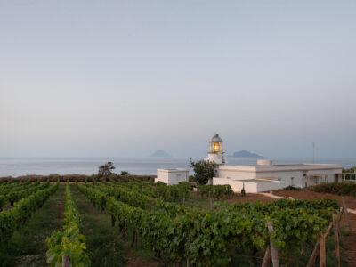 MAB Arquitectura: il restauro del faro di Capofaro a Salina