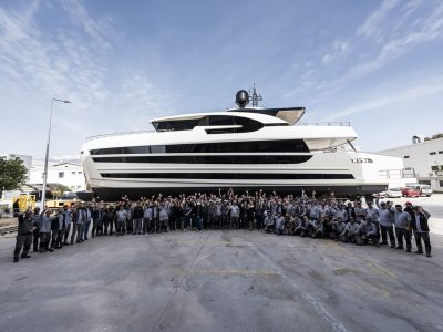 Lazzara UHV 100 – Varata la barca da 100 piedi