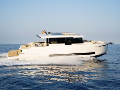 De Antonio Yachts D60 – Outboard, winning choice
